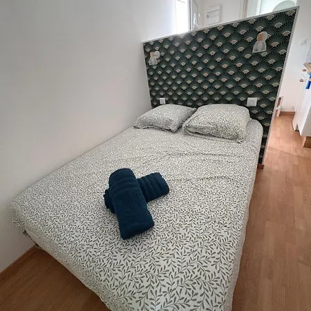 Charles De Gaulle Lll - Independent Garden